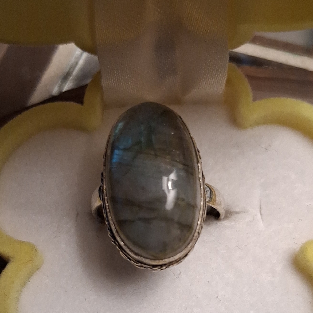 Elegant Silver Labradorite Ring
